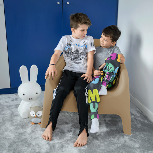 Stohovateľné kreslo, hnedá, plast, SOKRA NEW