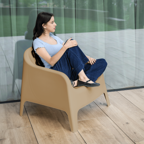 Stohovateľné kreslo, hnedá, plast, SOKRA NEW